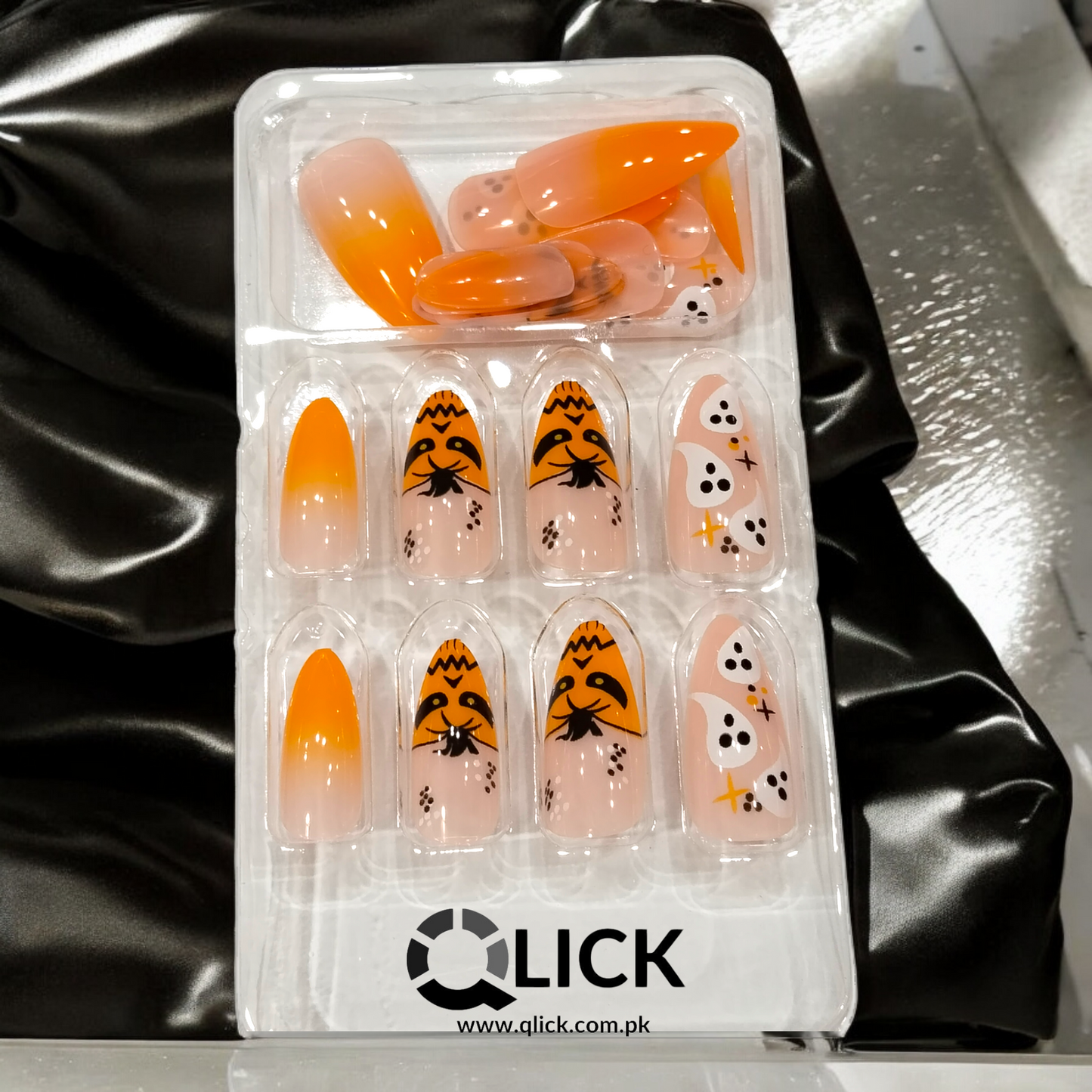 Almond shape False Nails Halloween Theme/Press on Nails 24pcs+Nail Stickers