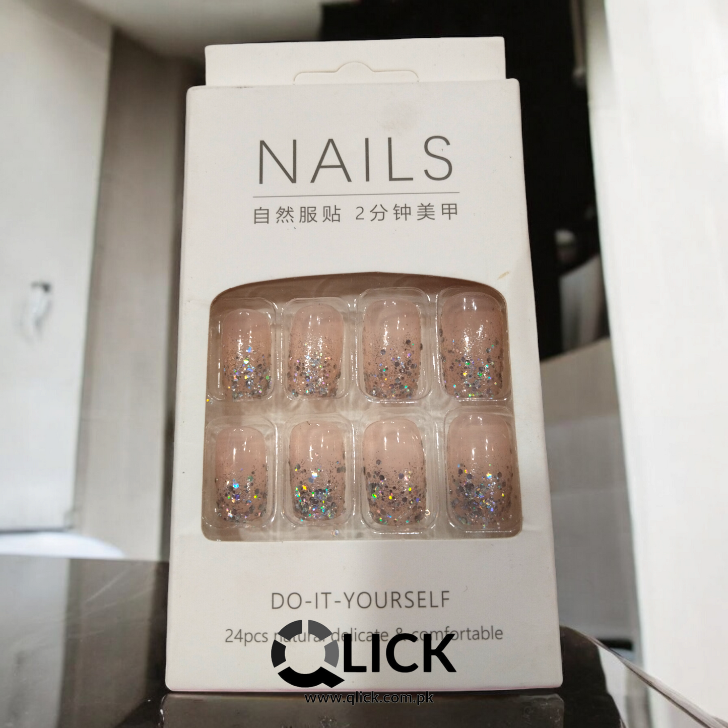 Glitter Funky Medium Square Press On Nails/Faux Nails 24Pcs+ Nail Glue Stickers