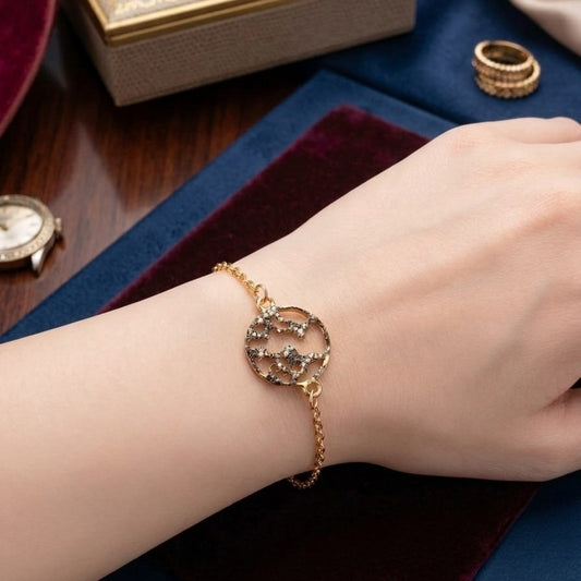 World Map Charm Bracelet for Women – Elegant Travel-Inspired Wrist Jewelry with Gold-Tone Finish